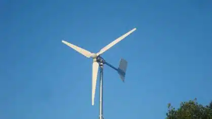 Får man sätta upp vindkraftverk hemma?