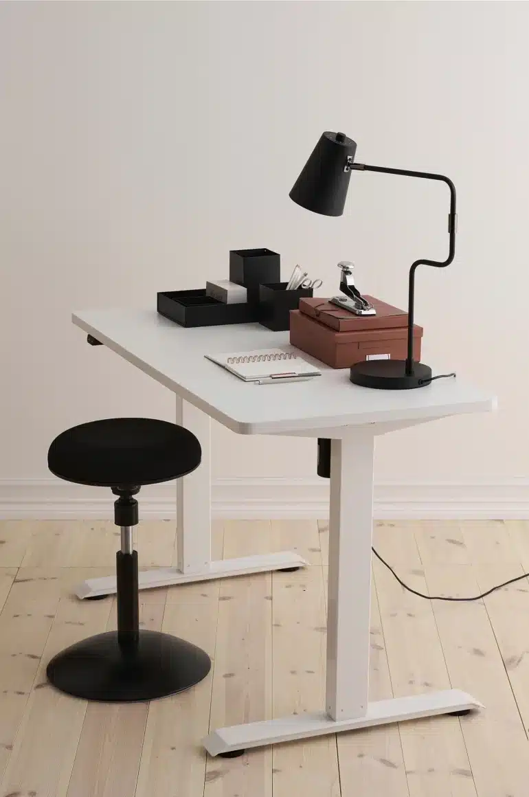 Hoj och sankbart skrivbord