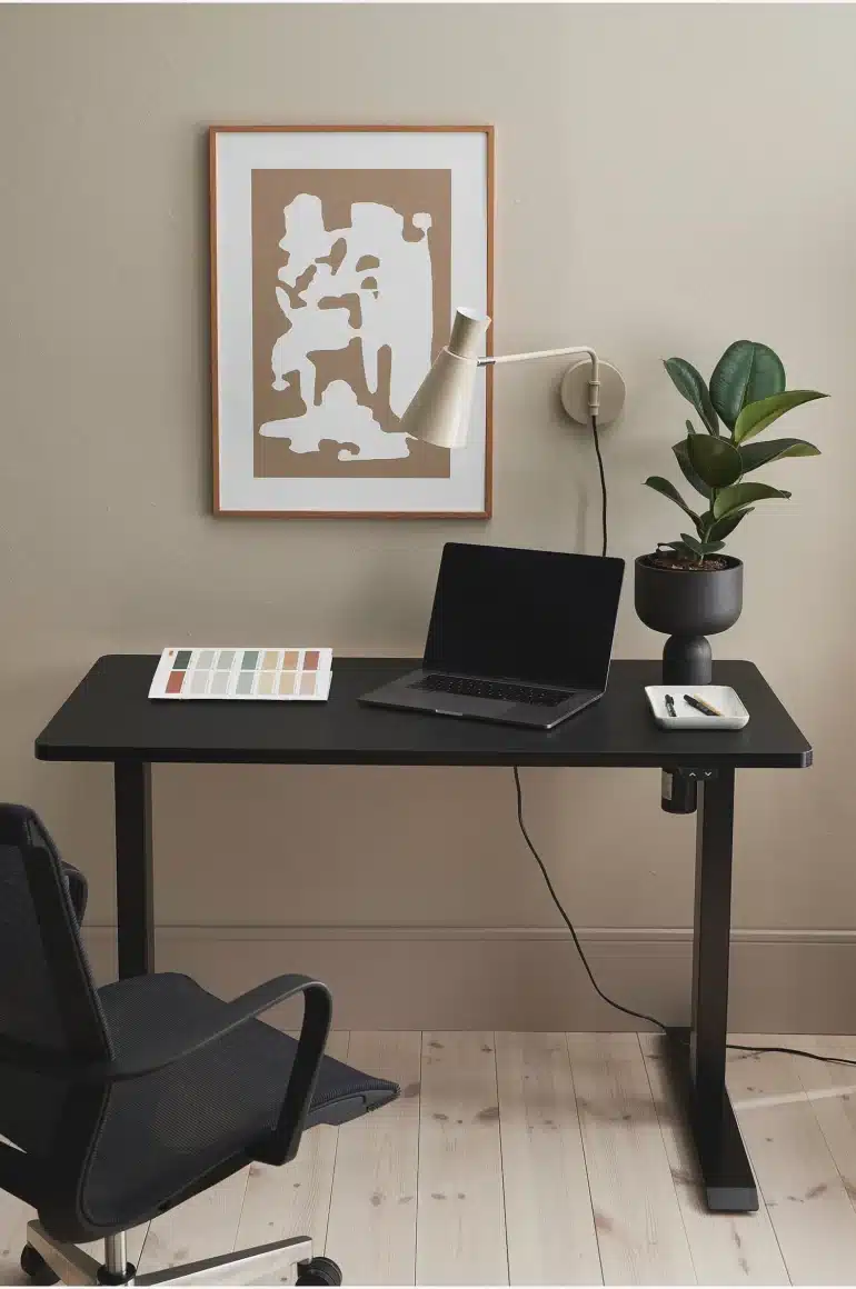 Hoj och sankbart skrivbord svart