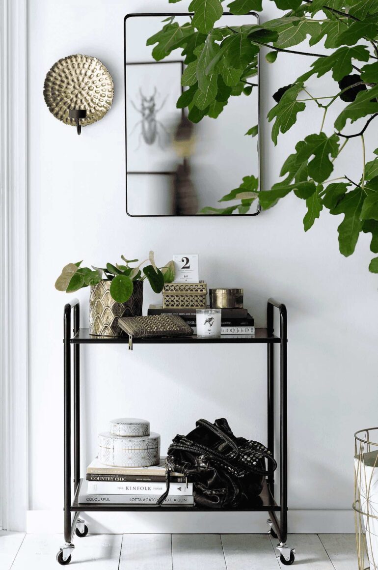 Svart rullvagn