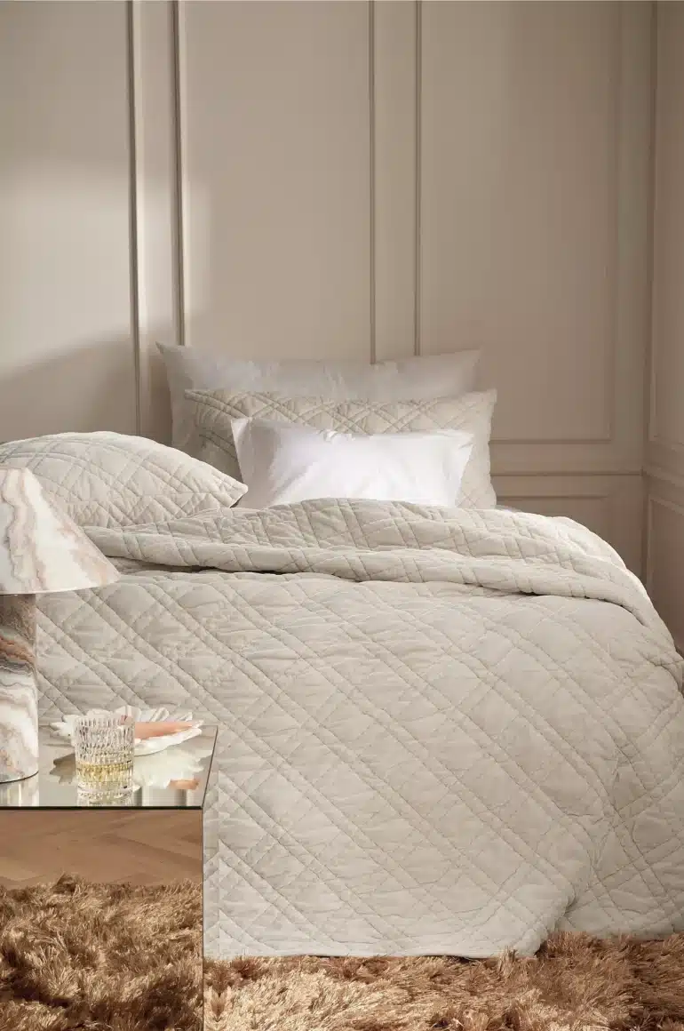 Beige overkast sammet