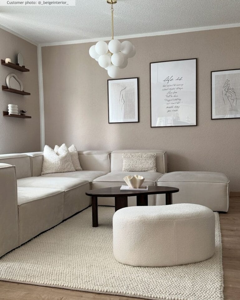 Ullmatta under soffa