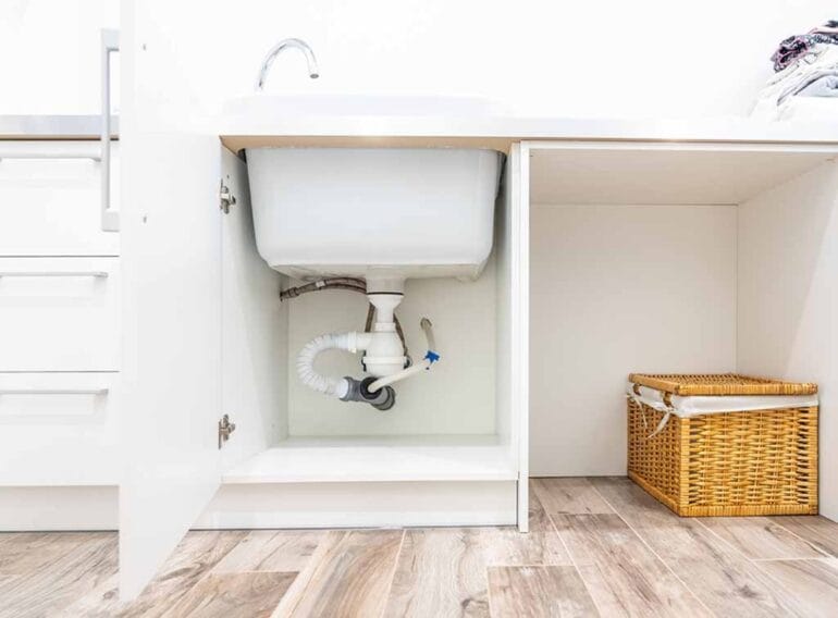 Dölja fula rör badrum