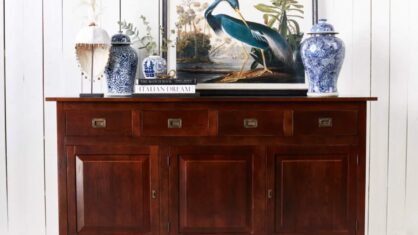 Hyannis träskänk i mörkt trä