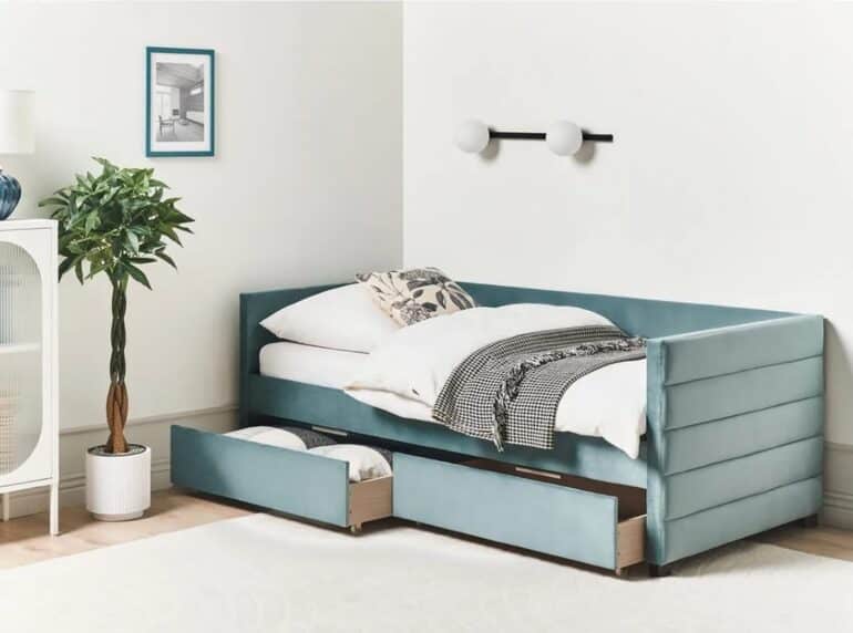 Barnsäng med förvaring