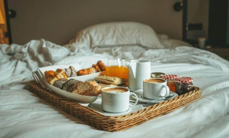 Frukost i sängen hemma