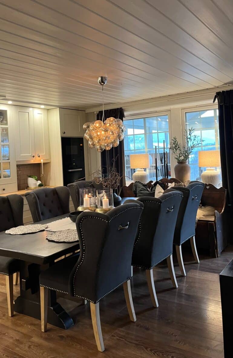 matrum svarta stolar