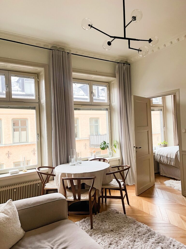 matrum och vardagsrum i ett