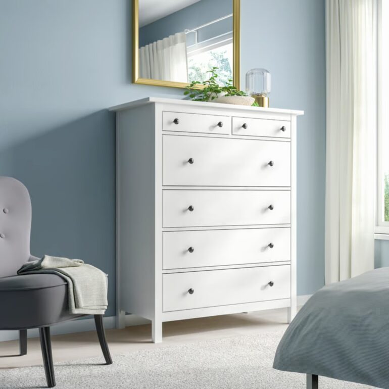 HEMNES hög ikea byrå